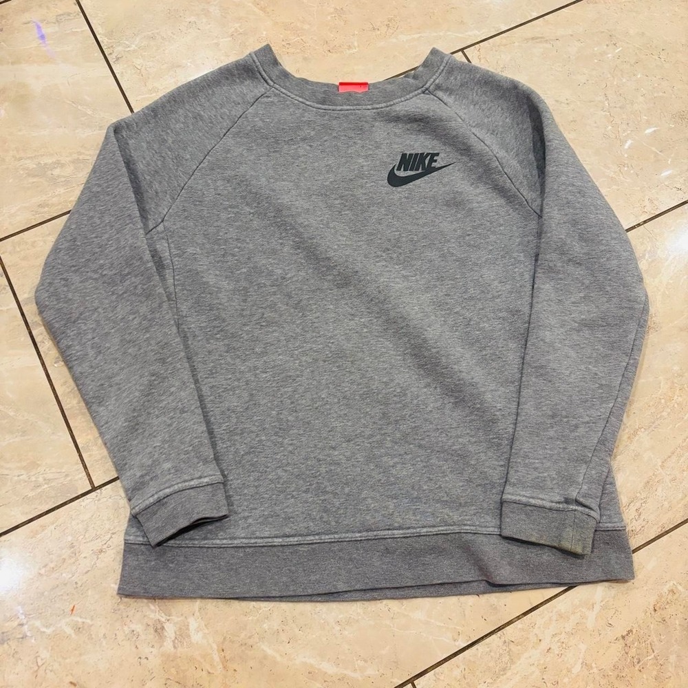Nike Womens Sportswear Essential Crewneck Sweatshirt Gray Fleece Logo Small